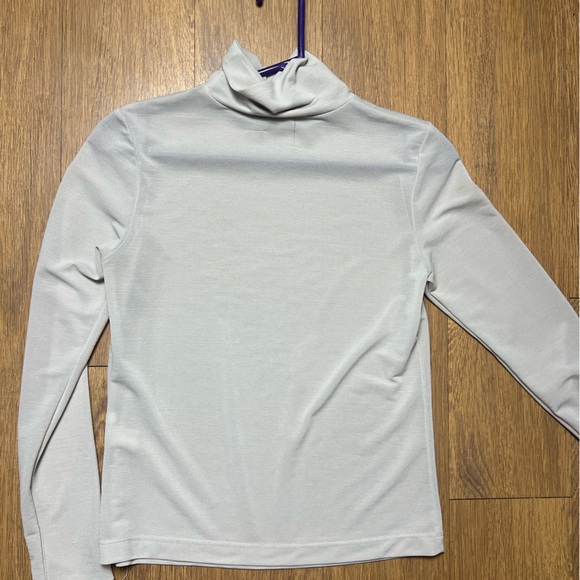 Elegant Light Gray Long Sleeve Top - Picture 3 of 3